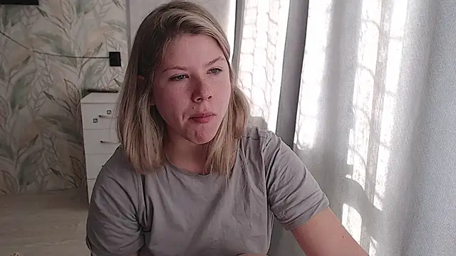 Snapshot of MelissaXKinky chatting on October 2025 06:02:02 AM MelissaXKinky online show from October 2025 06:02:02 AM