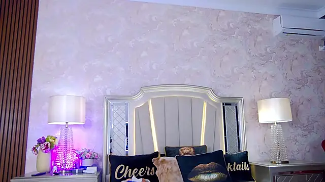 Issadorra online show from September 2025 05:45:02 AM