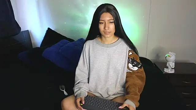 Snapshot of tony_and_sophia chatting on December 2024 11:18:01 AM tony and sophia online show from December 2024 11:18:01 AM