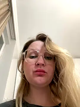 Snapshot of Teya_moon_ chatting on December 2025 11:20:01 PM Teya moon online show from December 2025 11:20:01 PM