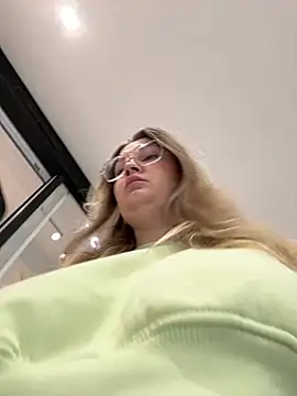 Teya moon  online show from February 2026 04:00:01 PM