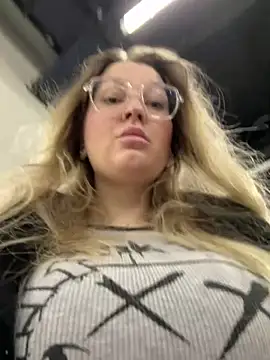 Teya moon  online show from March 2026 09:50:02 AM