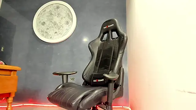 Snapshot of Bryan_Bronx chatting on January 2025 11:27:01 PM Bryan Bronx online show from January 2025 11:27:01 PM