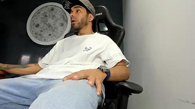 Snapshot of Bryan_Bronx chatting on January 2025 11:13:01 PM Bryan Bronx online show from January 2025 11:13:01 PM