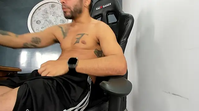 Snapshot of Bryan_Bronx chatting on February 2025 02:37:01 PM Bryan Bronx online show from February 2025 02:37:01 PM