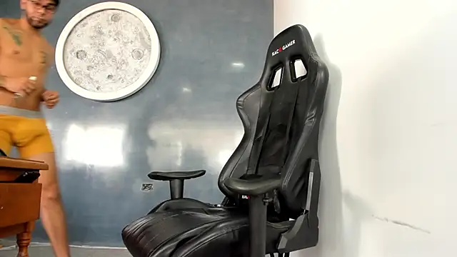 Snapshot of Bryan_Bronx chatting on February 2025 03:19:01 PM Bryan Bronx online show from February 2025 03:19:01 PM