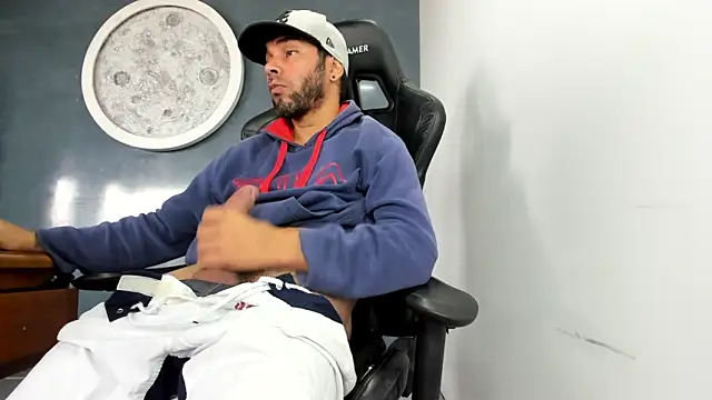 Snapshot of Bryan_Bronx chatting on February 2025 02:05:02 PM Bryan Bronx online show from February 2025 02:05:02 PM