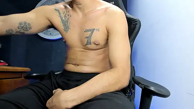 Snapshot of Bryan_Bronx chatting on February 2025 03:15:02 AM Bryan Bronx online show from February 2025 03:15:02 AM