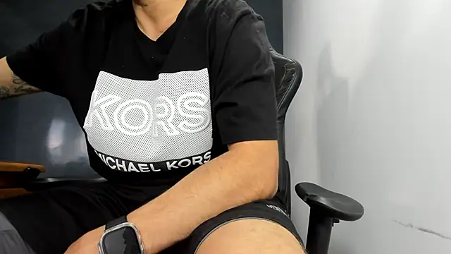 Snapshot of Bryan_Bronx chatting on February 2025 10:31:01 PM Bryan Bronx online show from February 2025 10:31:01 PM