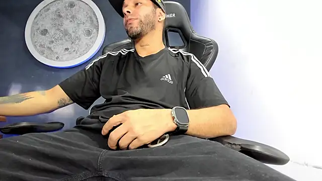 Snapshot of Bryan_Bronx chatting on February 2025 10:31:02 PM Bryan Bronx online show from February 2025 10:31:02 PM