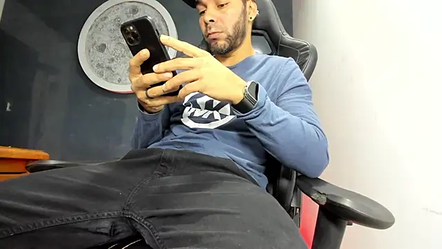 Snapshot of Bryan_Bronx chatting on March 2025 11:18:02 PM Bryan Bronx online show from March 2025 11:18:02 PM