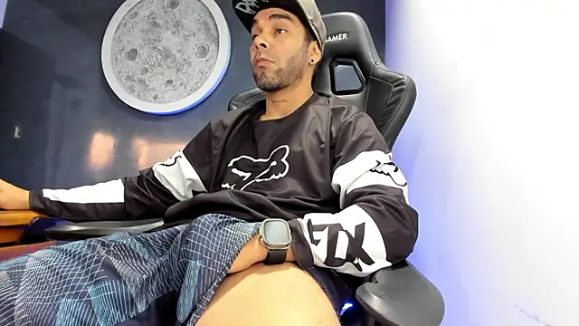 Snapshot of Bryan_Bronx chatting on March 2025 11:22:02 PM Bryan Bronx online show from March 2025 11:22:02 PM