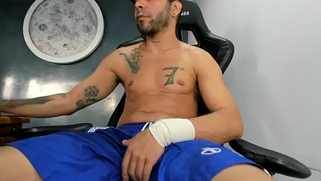 Snapshot of Bryan_Bronx chatting on March 2025 10:05:01 PM Bryan Bronx online show from March 2025 10:05:01 PM