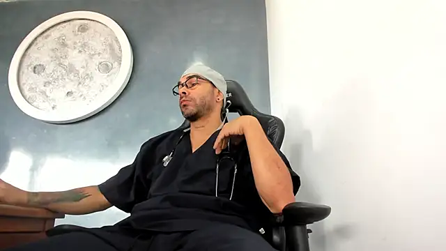 Snapshot of Bryan_Bronx chatting on October 2025 02:47:01 PM Bryan Bronx online show from October 2025 02:47:01 PM