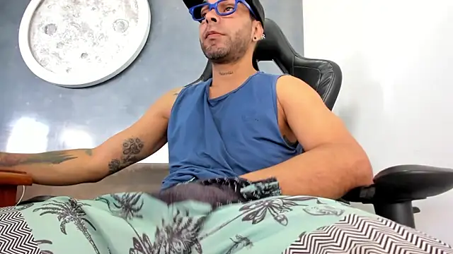 Snapshot of Bryan_Bronx chatting on October 2025 02:07:01 PM Bryan Bronx online show from October 2025 02:07:01 PM