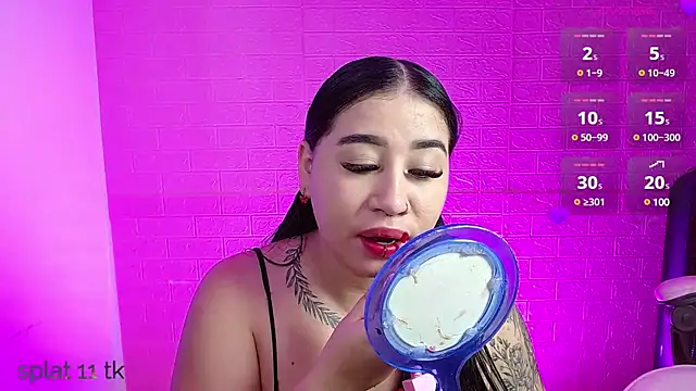 Snapshot of _hooly chatting on January 2025 12:31:01 PM hooly online show from January 2025 12:31:01 PM