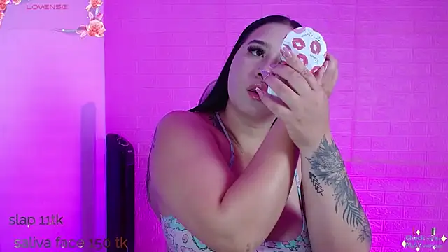 Snapshot of _hooly chatting on October 2025 12:24:01 PM hooly online show from October 2025 12:24:01 PM