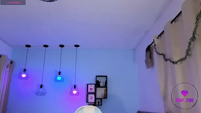 Snapshot of Peggy_Funn chatting on December 2024 02:31:02 AM Peggy Funn online show from December 2024 02:31:02 AM