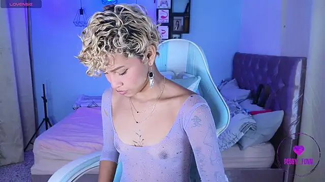 Snapshot of Peggy_Funn chatting on January 2025 12:06:02 AM Peggy Funn online show from January 2025 12:06:02 AM