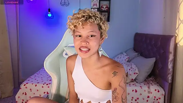 Snapshot of Peggy_Funn chatting on January 2025 09:29:01 PM Peggy Funn online show from January 2025 09:29:01 PM