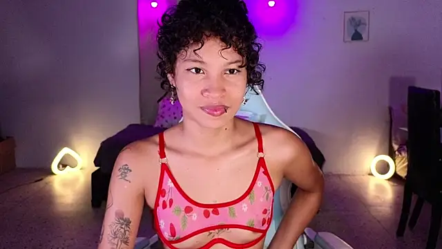 Snapshot of Peggy_Funn chatting on September 2025 11:28:01 PM Peggy Funn online show from September 2025 11:28:01 PM