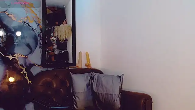 khiara moretti online show from November 2025 11:11:01 AM