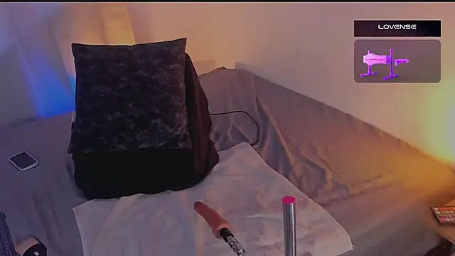 Elizabeth johnson online show from September 2025 08:41:02 PM