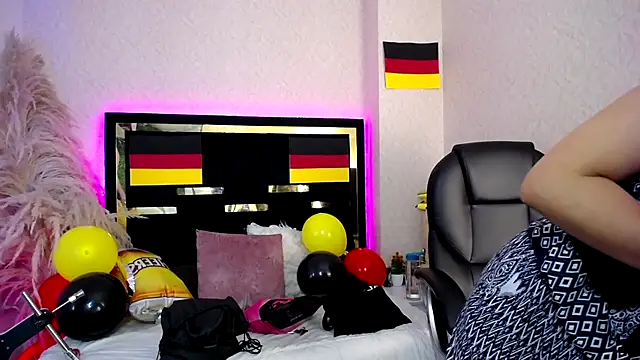 Snapshot of Moon_Water__ chatting on October 2025 11:50:02 AM Moon Water online show from October 2025 11:50:02 AM