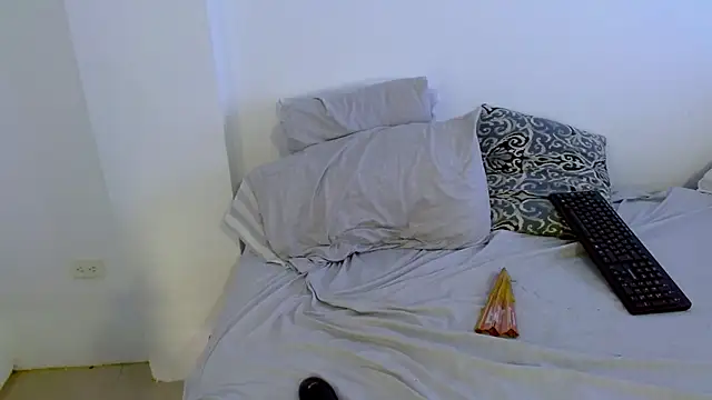 Snapshot of samanta_r_ chatting on February 2025 07:28:01 PM samanta r  online show from February 2025 07:28:01 PM