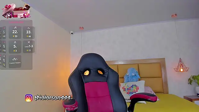 LARSONMIA online show from February 2025 12:22:01 PM