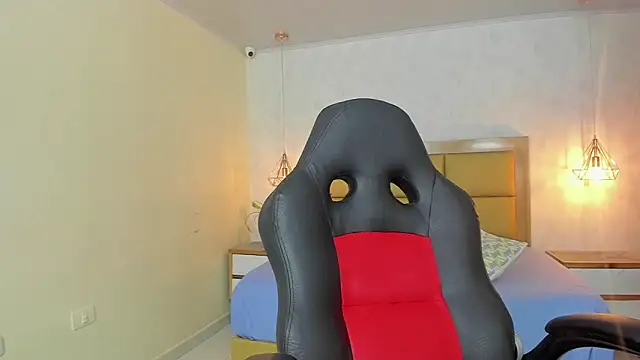 LARSONMIA online show from September 2025 12:17:01 PM