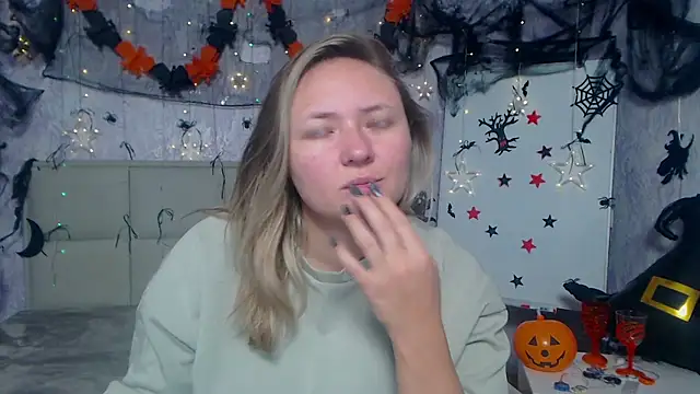 SallyVerda online show from October 2025 05:09:02 PM