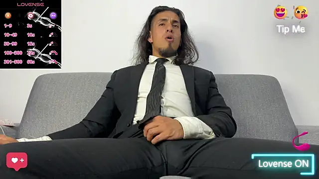 Snapshot of Tom_blunt96 chatting on November 2025 04:37:02 AM Tom blunt96 online show from November 2025 04:37:02 AM