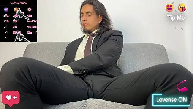 Snapshot of Tom_blunt96 chatting on December 2025 05:44:02 PM Tom blunt96 online show from December 2025 05:44:02 PM