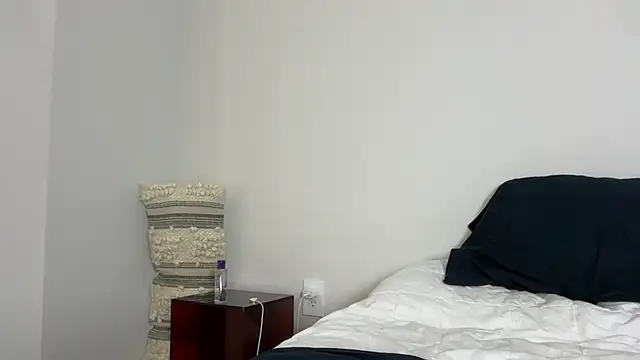 YUMIandbigWOLF online show from March 2025 09:45:01 PM