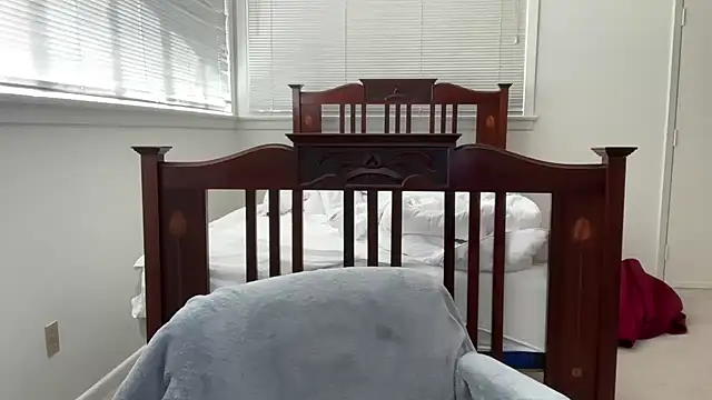 YUMIandbigWOLF online show from February 2026 07:22:01 PM