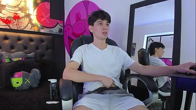 Snapshot of Santi_delacruz chatting on December 2024 01:42:02 PM Santi delacruz online show from December 2024 01:42:02 PM