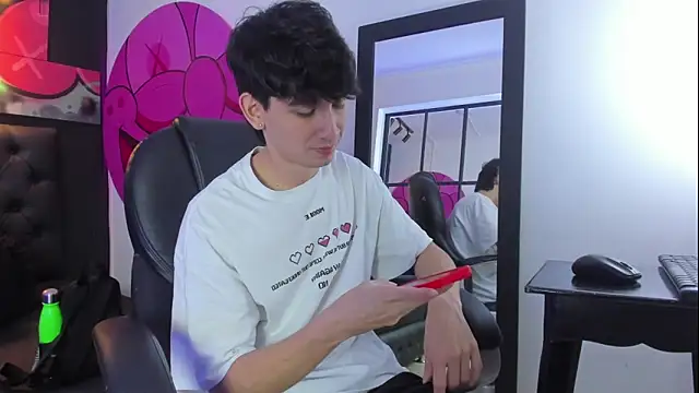 Snapshot of Santi_delacruz chatting on December 2024 02:49:02 PM Santi delacruz online show from December 2024 02:49:02 PM