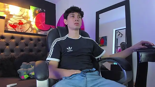 Snapshot of Santi_delacruz chatting on January 2025 02:35:02 PM Santi delacruz online show from January 2025 02:35:02 PM