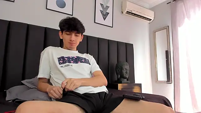 Snapshot of Santi_delacruz chatting on January 2025 05:10:01 PM Santi delacruz online show from January 2025 05:10:01 PM