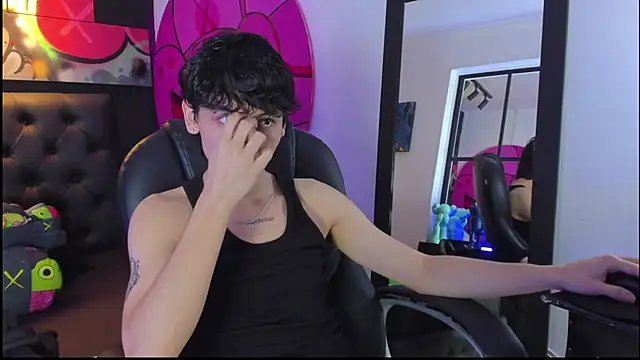 Snapshot of Santi_delacruz chatting on January 2025 03:01:01 PM Santi delacruz online show from January 2025 03:01:01 PM