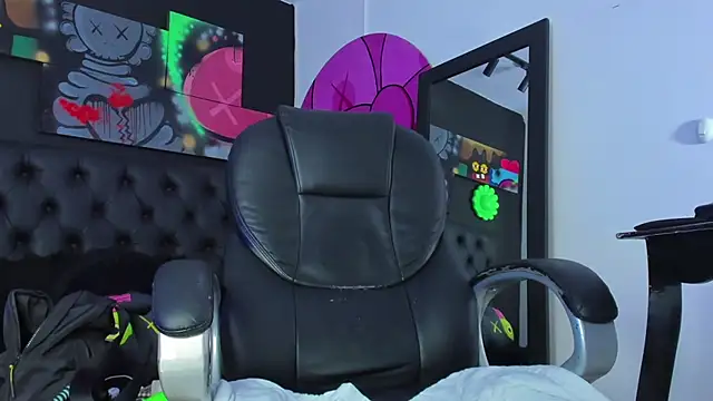 Snapshot of Santi_delacruz chatting on January 2025 07:43:01 PM Santi delacruz online show from January 2025 07:43:01 PM