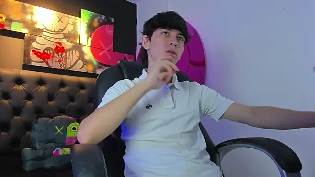 Snapshot of Santi_delacruz chatting on February 2025 01:54:01 PM Santi delacruz online show from February 2025 01:54:01 PM