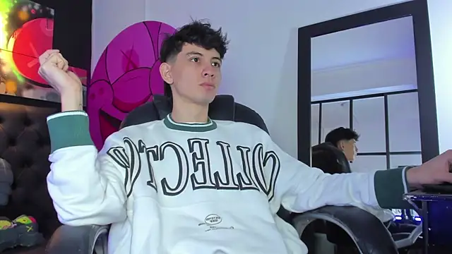 Snapshot of Santi_delacruz chatting on February 2025 02:35:02 PM Santi delacruz online show from February 2025 02:35:02 PM