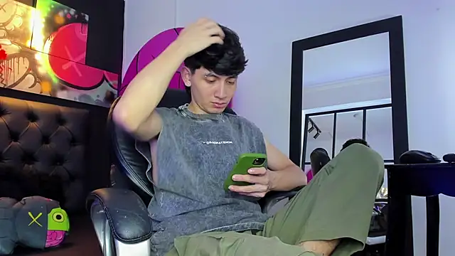 Snapshot of Santi_delacruz chatting on February 2025 02:44:01 PM Santi delacruz online show from February 2025 02:44:01 PM