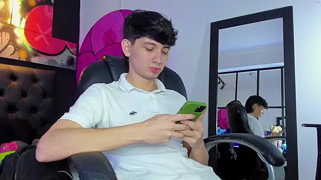 Snapshot of Santi_delacruz chatting on February 2025 04:24:02 PM Santi delacruz online show from February 2025 04:24:02 PM