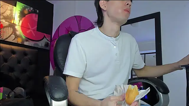 Snapshot of Santi_delacruz chatting on March 2025 03:23:02 PM Santi delacruz online show from March 2025 03:23:02 PM