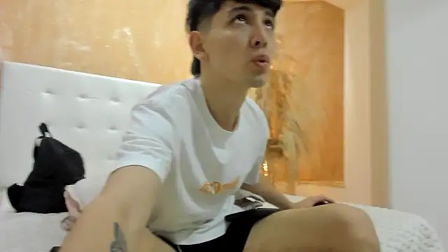 Snapshot of Santi_delacruz chatting on March 2025 08:08:02 PM Santi delacruz online show from March 2025 08:08:02 PM