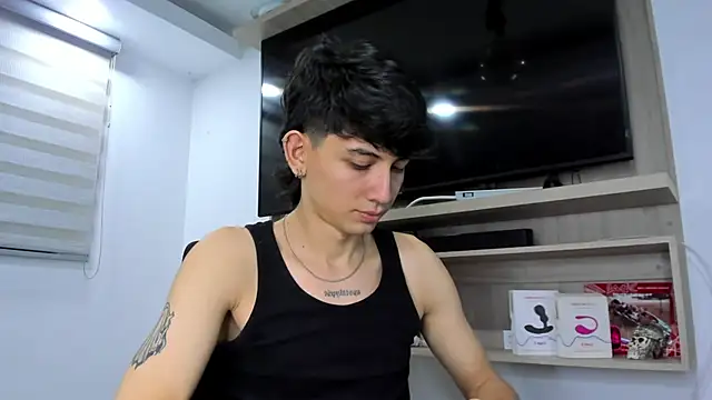 Snapshot of Santi_delacruz chatting on October 2025 05:15:01 AM Santi delacruz online show from October 2025 05:15:01 AM