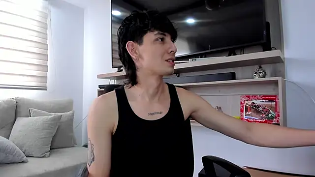 Snapshot of Santi_delacruz chatting on October 2025 08:05:01 PM Santi delacruz online show from October 2025 08:05:01 PM